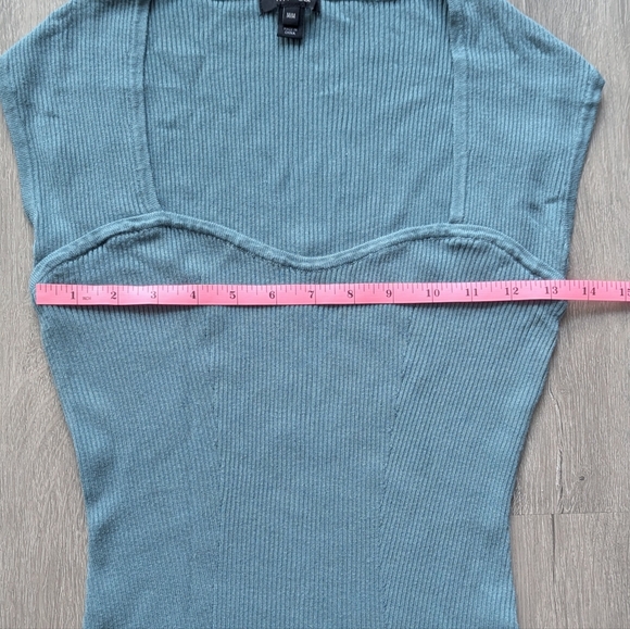 Ribbed Sweetheart Neckline Sleeveless Top - Picture 4 of 5